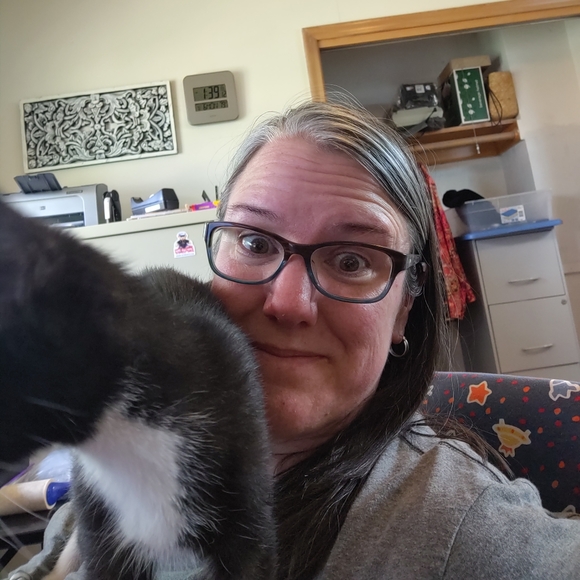 Meet your Posher, Dawn - Picture 2 of 2